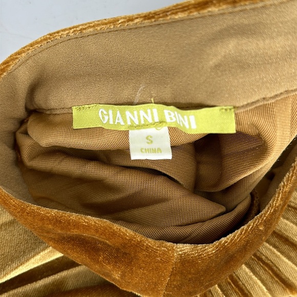 Gianni Bini skirt size small gold pleated faux velvet - Picture 3 of 3